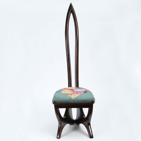 Stylish and Sturdy Wooden Chair – Perfect for Your Living Room – Order Now!